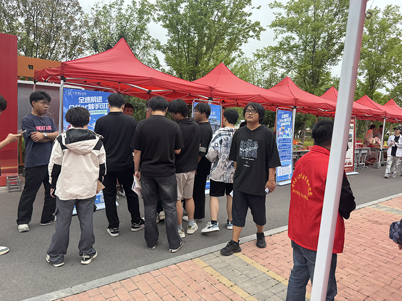 我公司参加濮阳石油化工职业技术学院校招活动